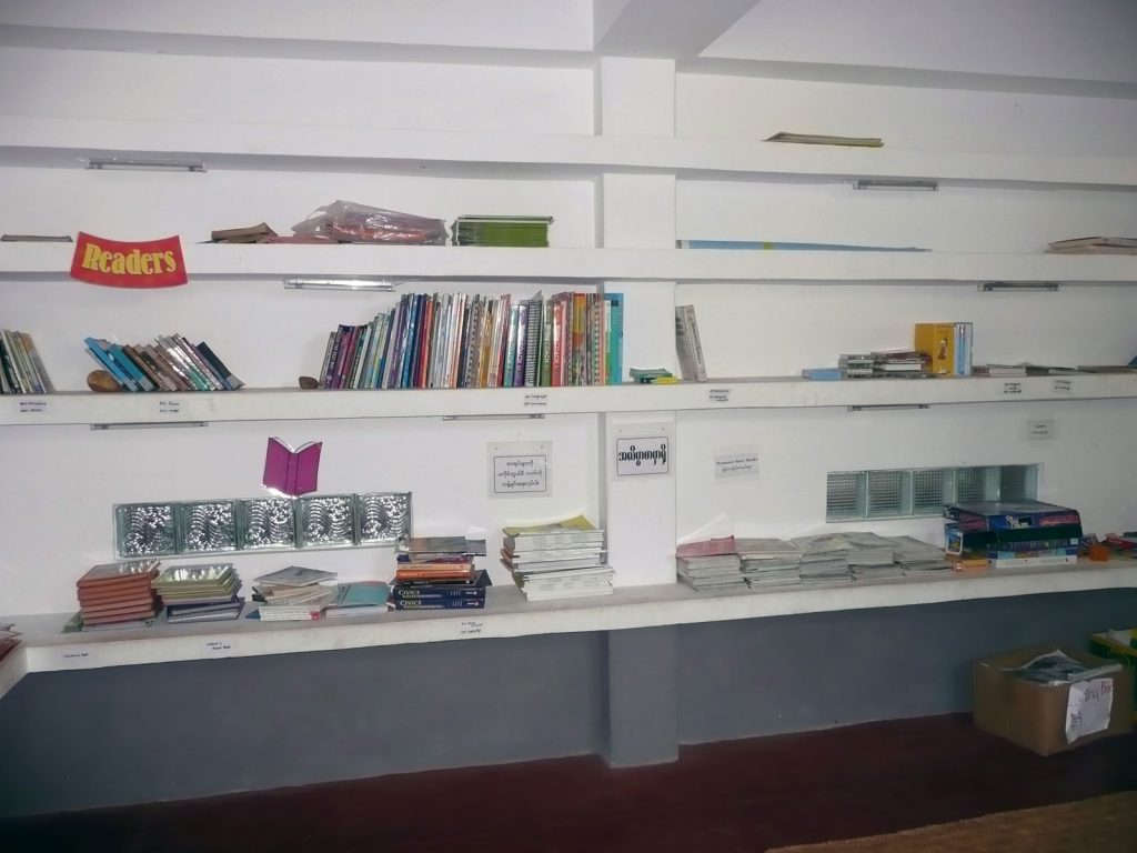 Die Bibliothek bietet noch Raum für Bücher