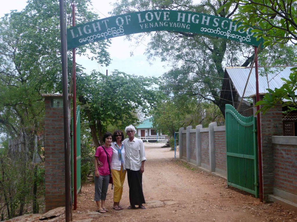 unter dem Motto „Light of Love High School“ sehen wir mit Zuversicht der Zukunft entgegen