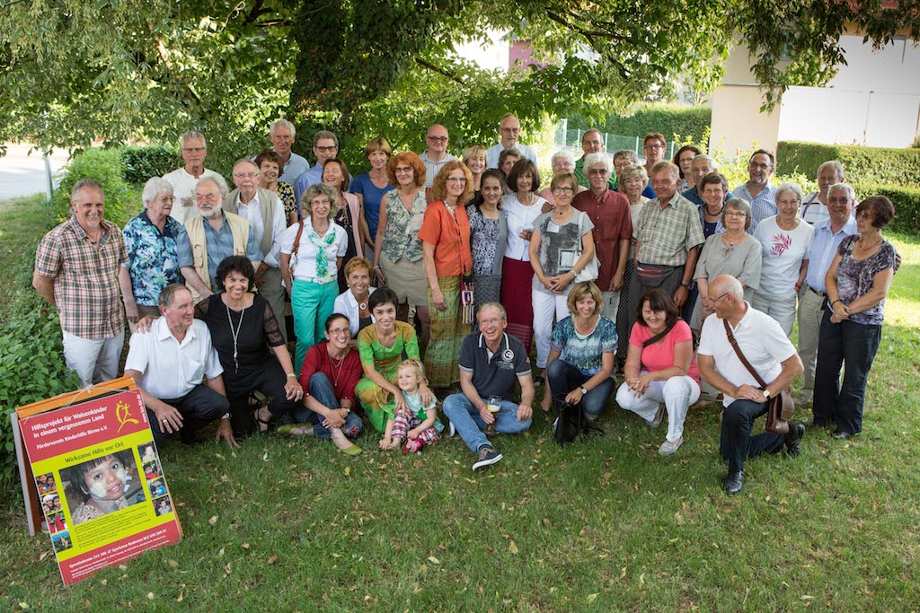 Gruppenfoto mit allen Anwesenden