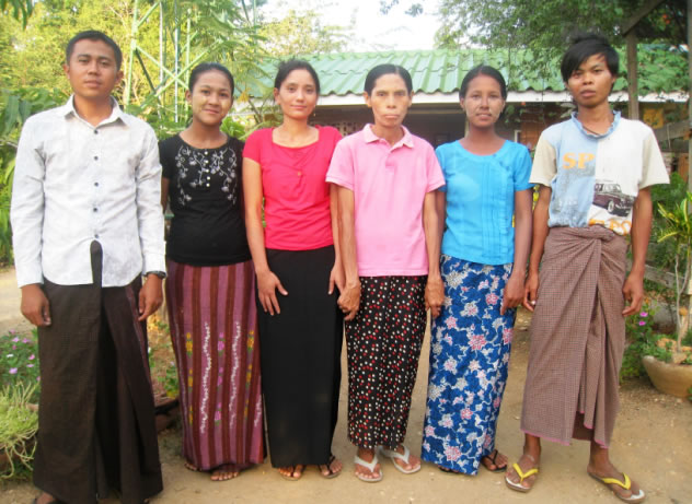 Das Personal, von links nach rechts: Pho Zaw, Ma Pye Son, Ma Thu, Cherry, Ma Ni, und My Nyein
